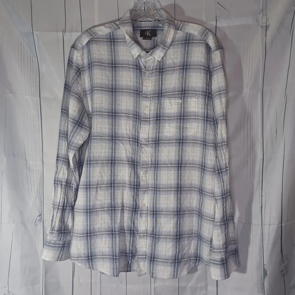 Calvin Klein 100% cotton mens button-down shirt